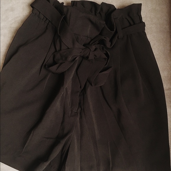 Black shorts - Picture 2 of 5